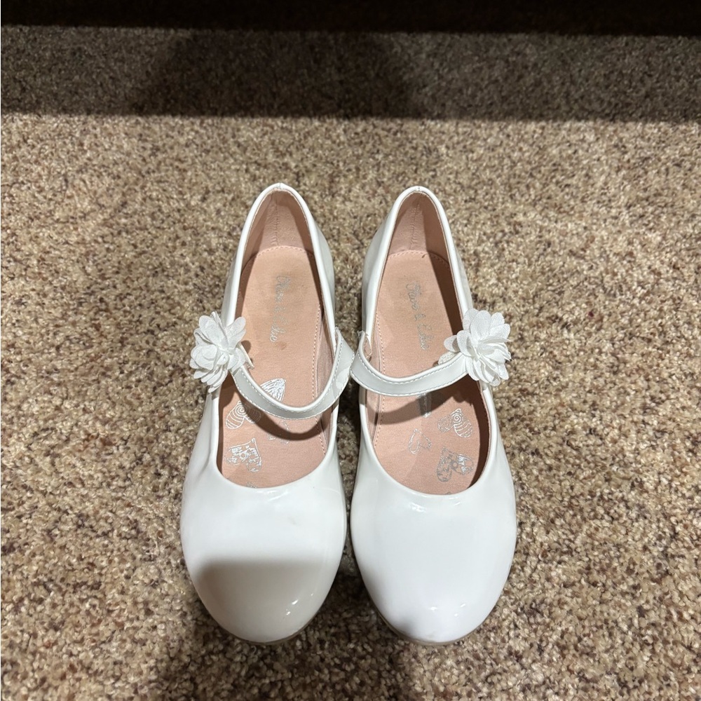 Elegant White Kids Shoes🤍